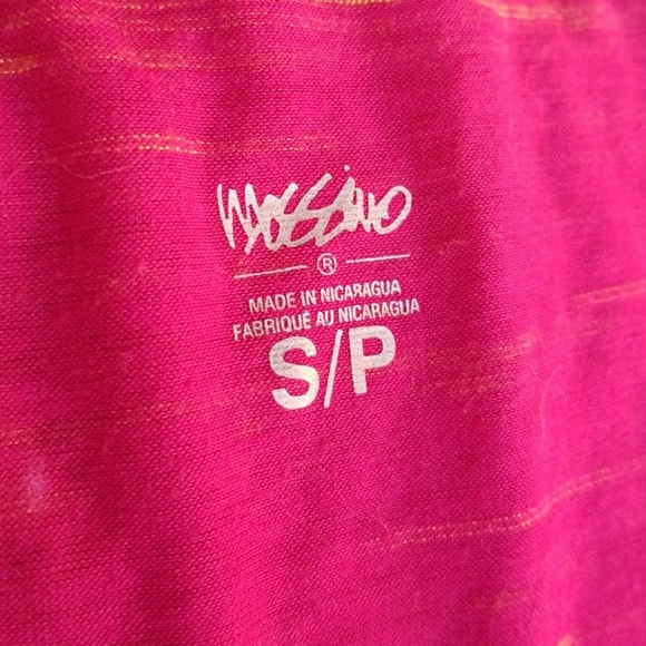 Mossimo tshirt - Picture 2 of 2